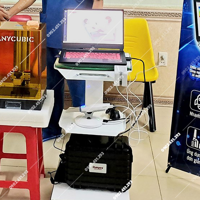 Xe đẩy nha khoa 3 tầng có ổ cắm điện và tay gài máy khoan implant