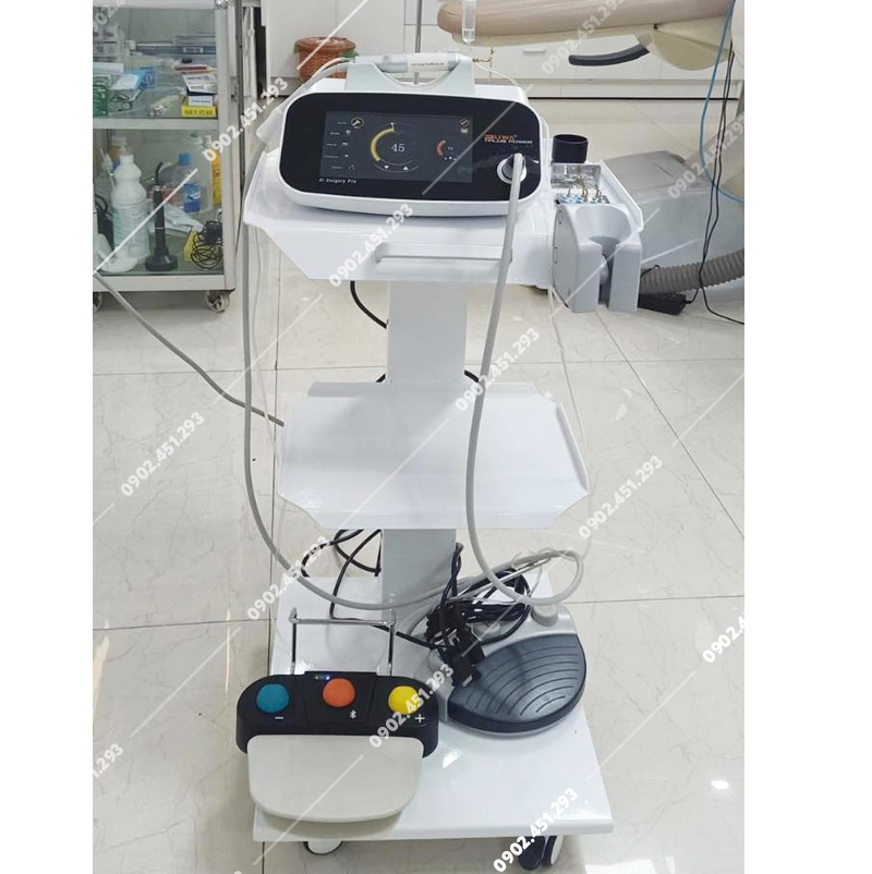 Xe đẩy nha khoa 3 tầng có ổ cắm điện và tay gài máy khoan implant
