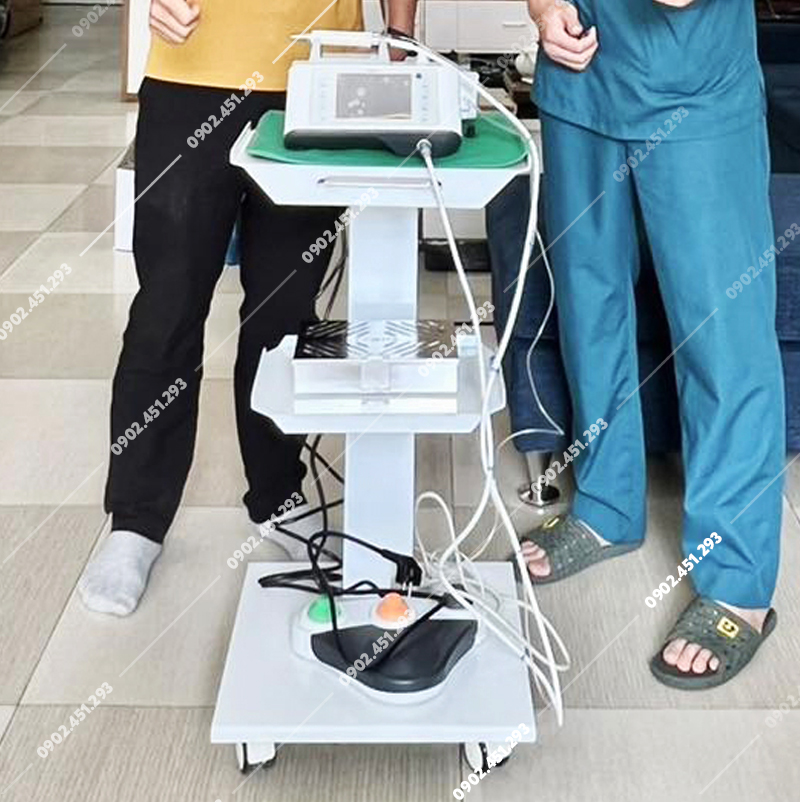 Xe đẩy nha khoa 3 tầng có ổ cắm điện  Tp01