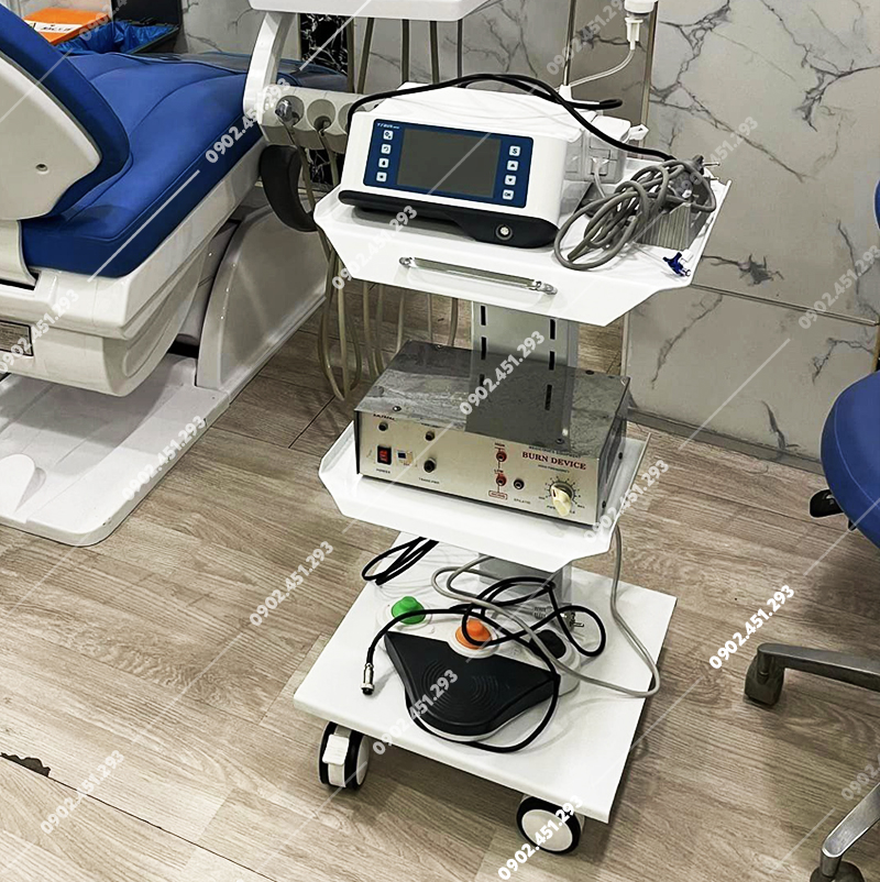 Xe đẩy nha khoa 3 tầng có ổ cắm điện  Tp01